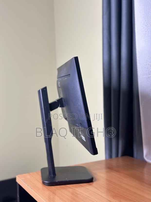 24 Inches AOC Edgeless Monitor · Photo 3
