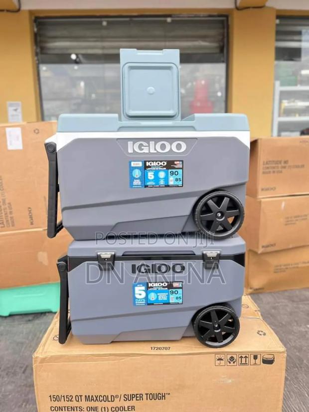 Igloo 90quart Roller Ice Chest · Photo 6