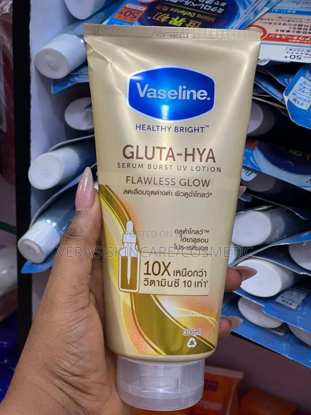 Gluta Hya Flawless Glow Lotion · Photo 2