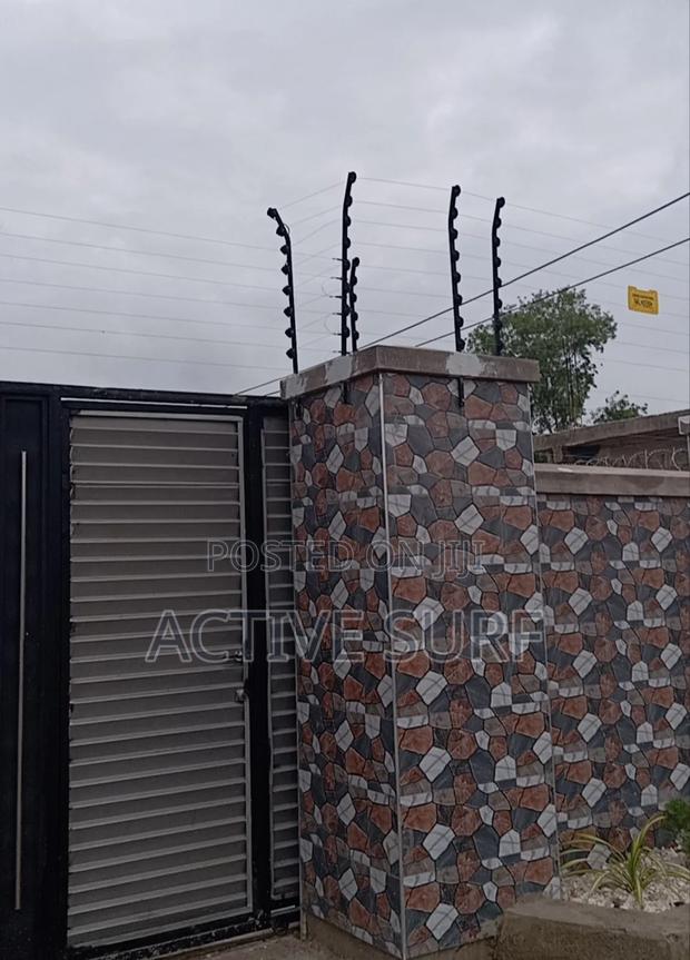 Maximum Security Electric Perimeter Fencing With Razor · Photo 8