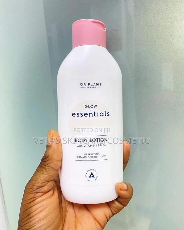Glow Essentials Body Lotion · Photo 1