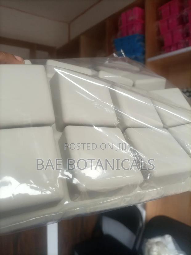 (16 Bar Capacity) Square Sillicone Soap Mold · Photo 2