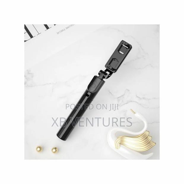 Bluetooth Selfie Stick Tripod + Shutter Remote Control · Photo 5