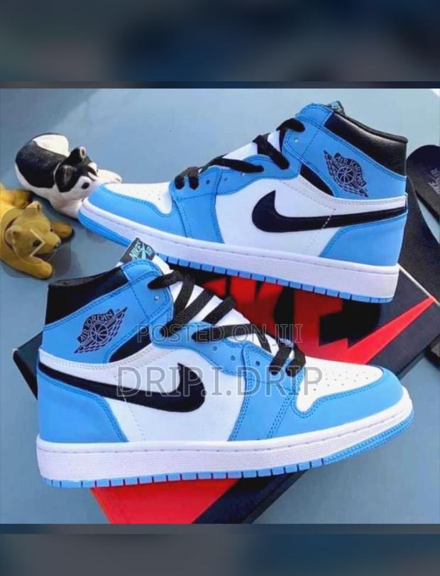 Jordan 1 High Dunk University Blue . Highly Authentic