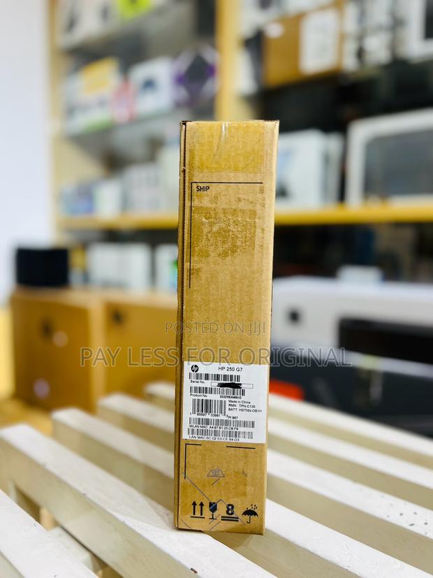 New Laptop HP 15-Ra003nia 4GB AMD Ryzen 3 SSD 1T · Photo 2