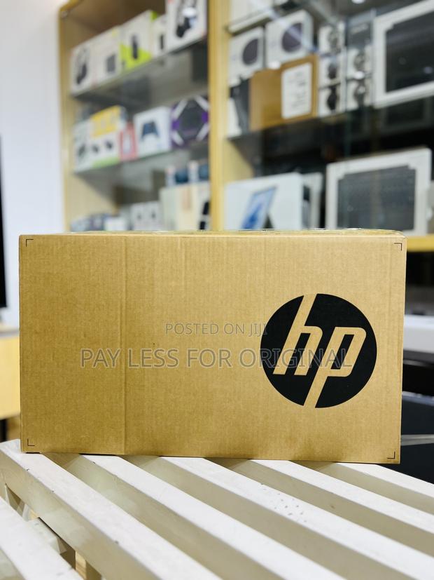 New Laptop HP 15-Ra003nia 4GB AMD Ryzen 3 SSD 1T · Photo 1