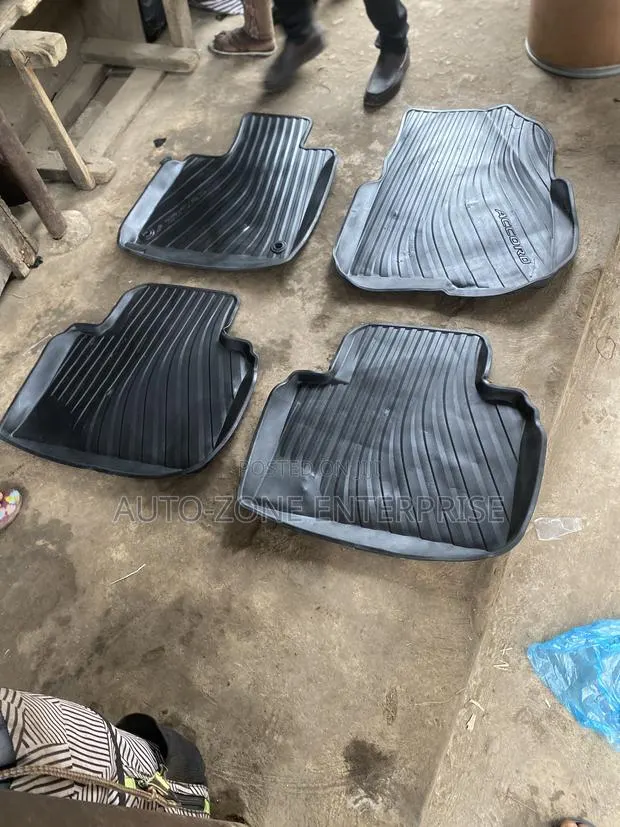 Honda Accord Floor Mat/Floor Carpet Four Set · Photo 1