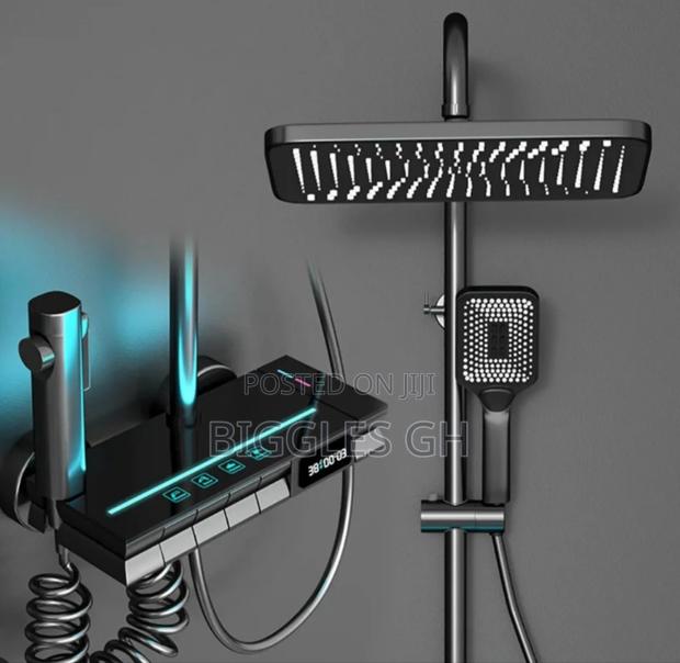 Led Temperature Display 4 in 1 Shower - Piano Shower · Photo 1