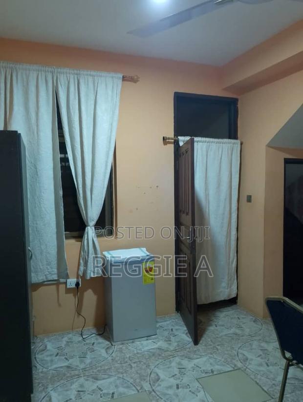 (Bf) ¢150.00!A Day - One Bedroom Studio Fully Furnished Flat. · Photo 8