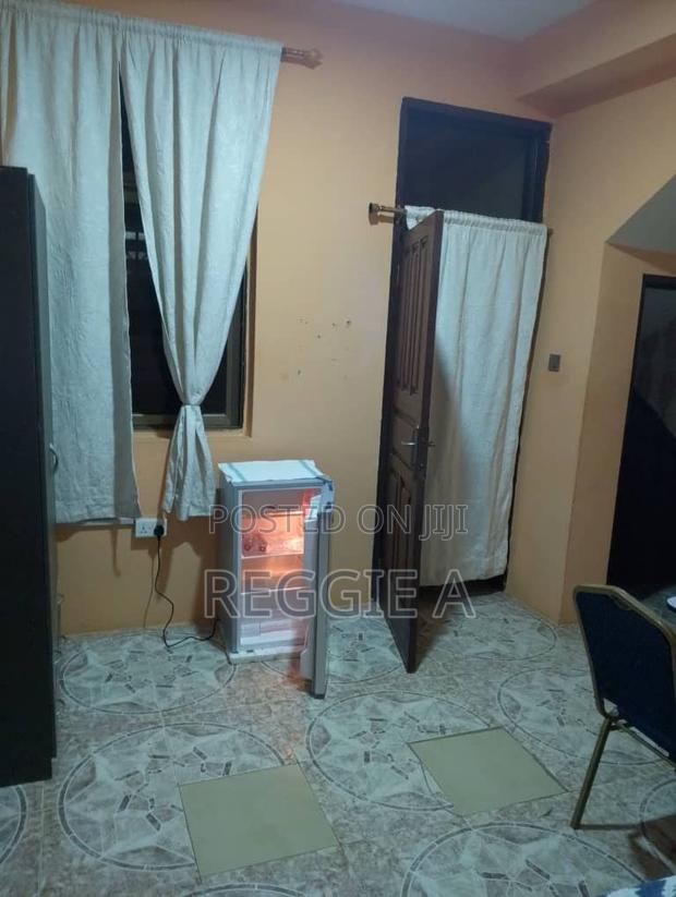 (Bf) ¢150.00!A Day - One Bedroom Studio Fully Furnished Flat. · Photo 5