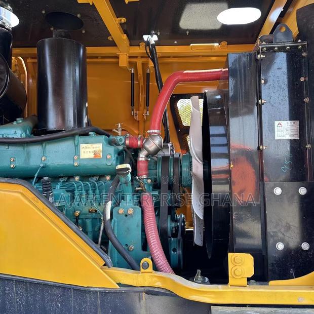 Excavator Loader (L956F) · Photo 5