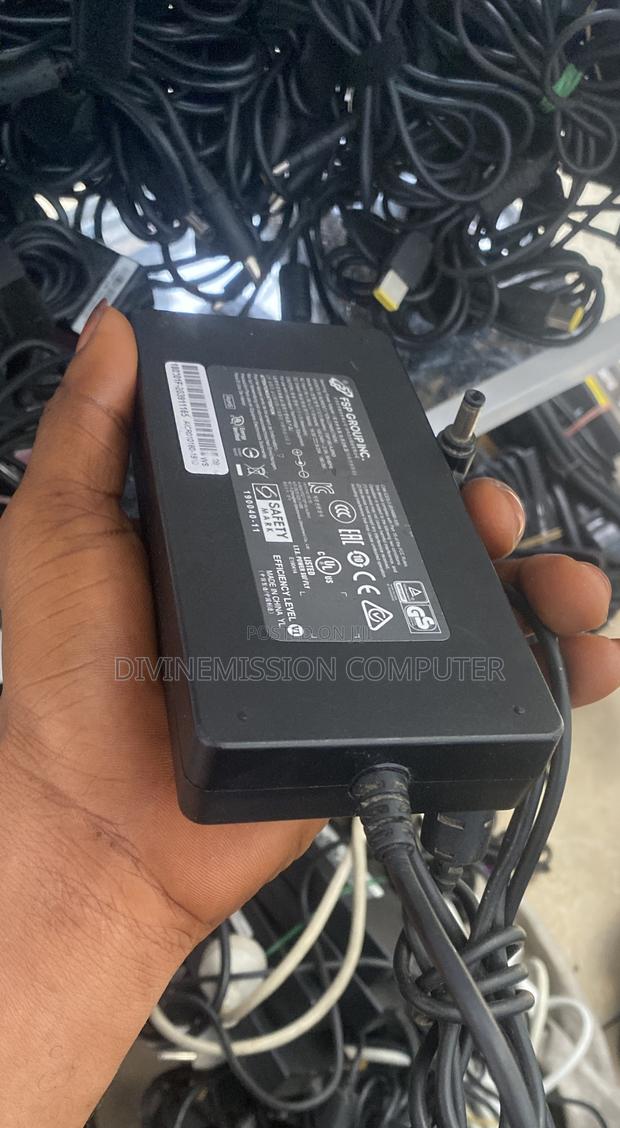 Toshiba Adapter /Charger19.5~9.23A. 180.0w · Photo 2