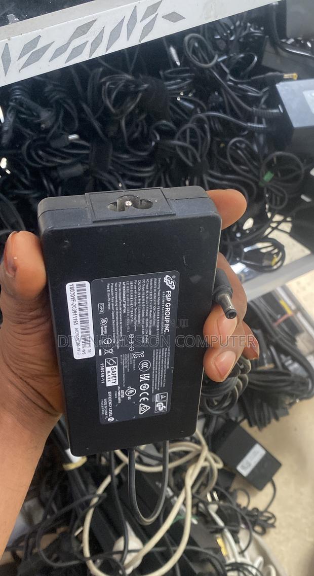 Toshiba Adapter /Charger19.5~9.23A. 180.0w · Photo 3