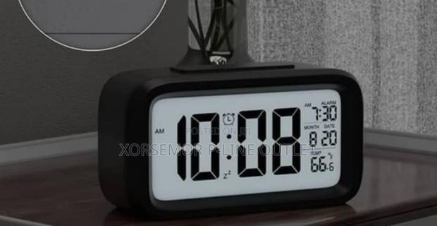 Digital Desktop Alarm Clock · Photo 4