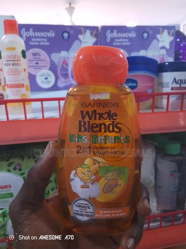 Garnier Whole Blends Kids 2in1 Shampoo · Photo 1