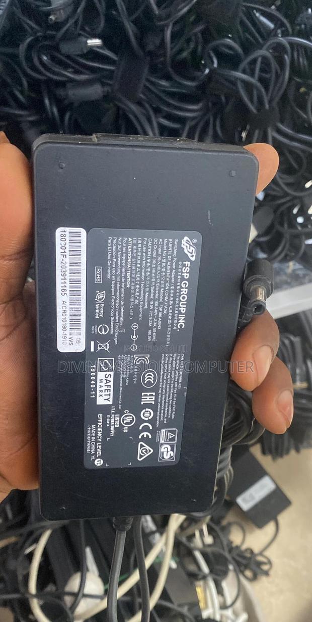 Toshiba Adapter /Charger19.5~9.23A. 180.0w · Photo 1
