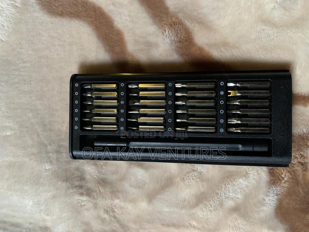 24 in 1 Tool Set · Photo 3