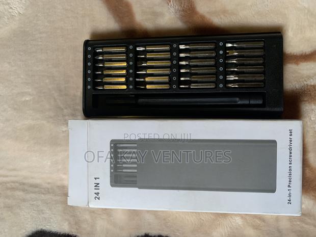 24 in 1 Tool Set · Photo 1