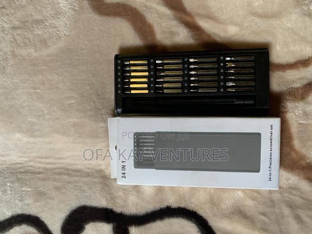24 in 1 Tool Set · Photo 2
