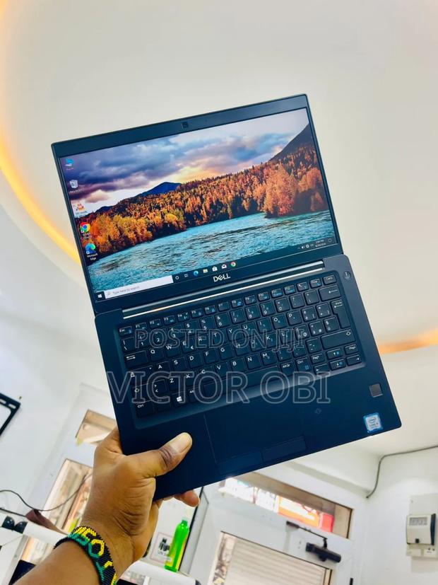 Laptop Dell Latitude 7390 8GB Intel Core I5 SSD 256GB · Photo 1