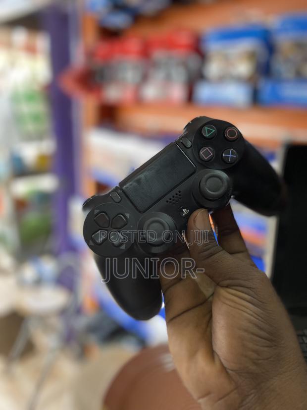 Playstation 4 Uk Used Pads · Photo 2