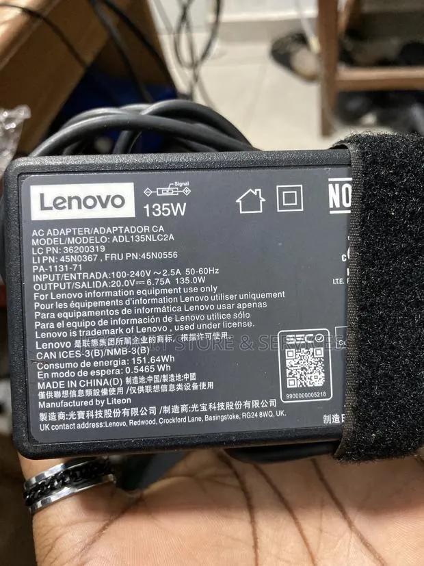 Lenovo 20 v 6.75A 135W Laptop Charger · Photo 1