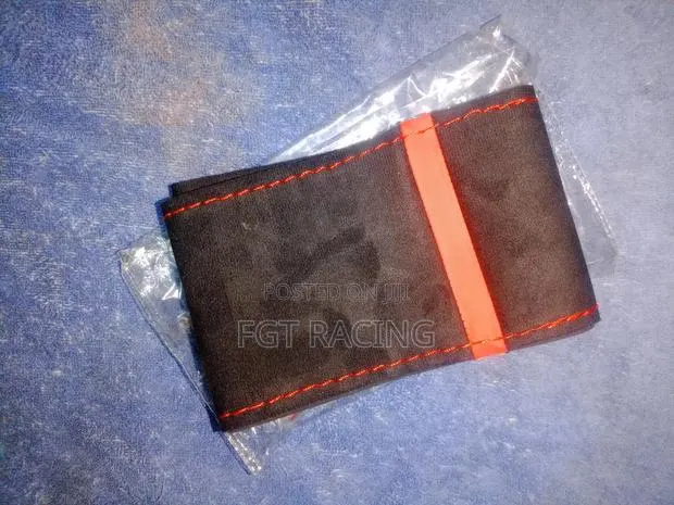 Suede Steering Wheel Cover · Photo 1