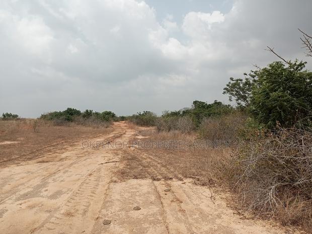 Land for Sale at Sege · Photo 2