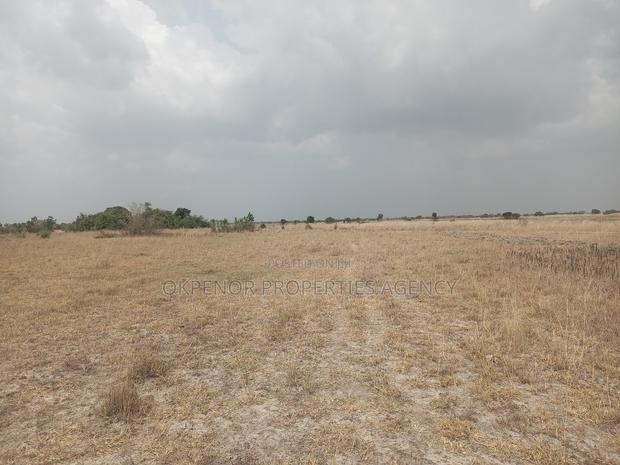 Land for Sale at Sege · Photo 3