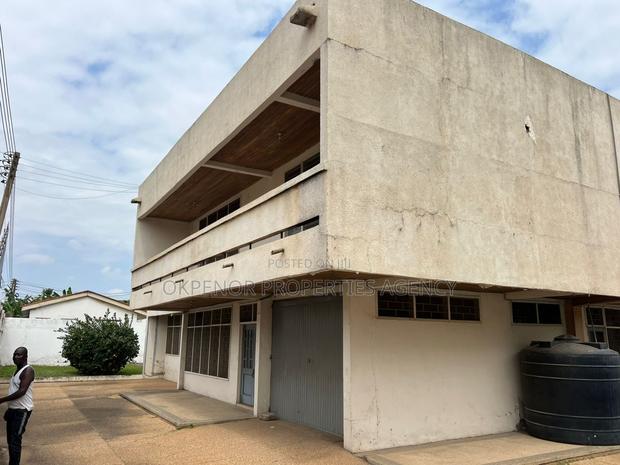 7bdrm House in Accra for sale · Photo 3