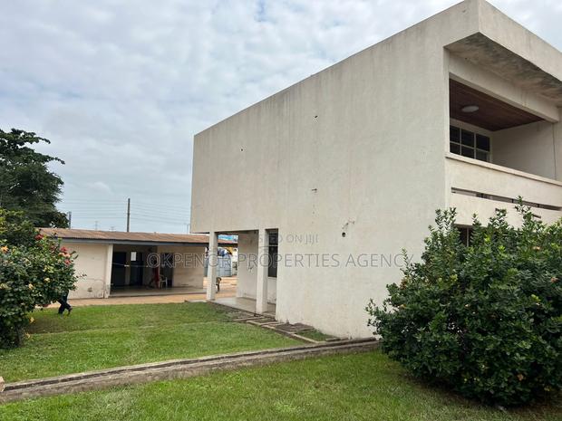 7bdrm House in Accra for sale · Photo 4