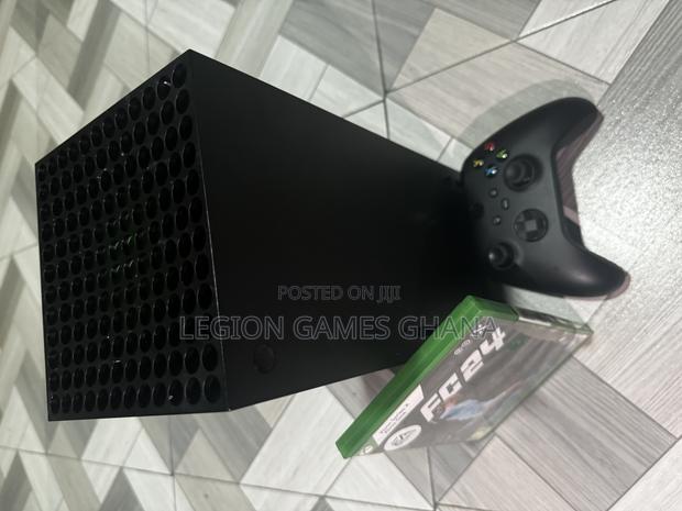 Microsoft Xbox Series X and FIFA 24 CD · Photo 1