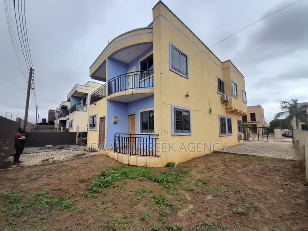 4bdrm Duplex in Amanfrom,Adenta, Accra Metropolitan for sale · Photo 4