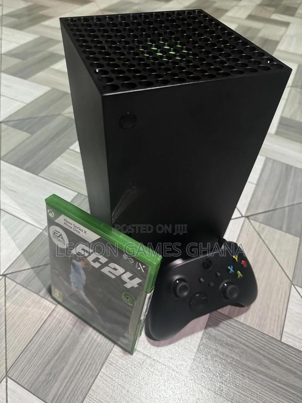 Microsoft Xbox Series X and FIFA 24 CD · Photo 6