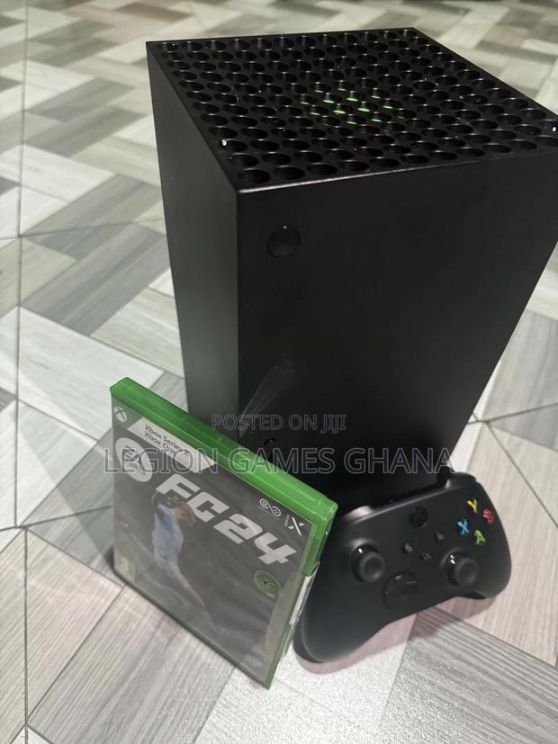 Microsoft Xbox Series X and FIFA 24 CD · Photo 5