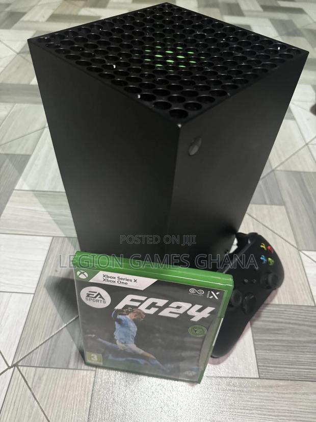 Microsoft Xbox Series X and FIFA 24 CD · Photo 3