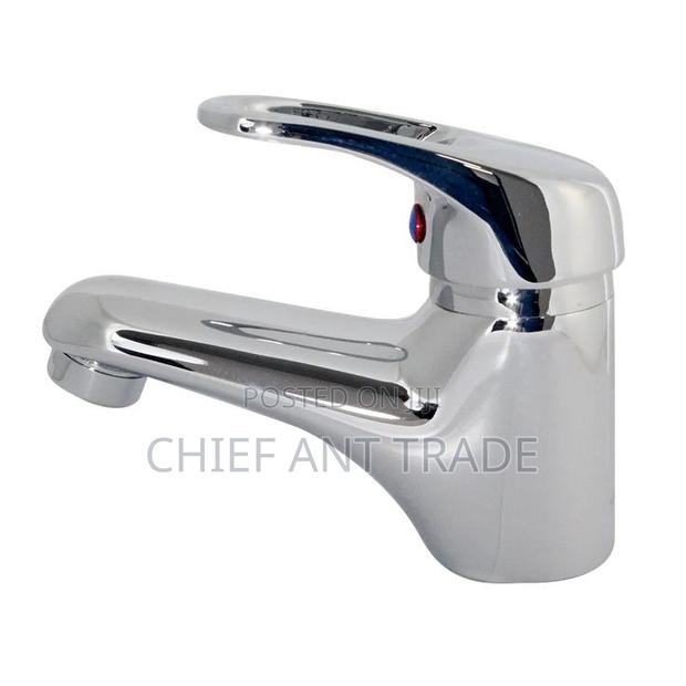 Short Faucet / Tap. Hot Cold. DK01 · Photo 1