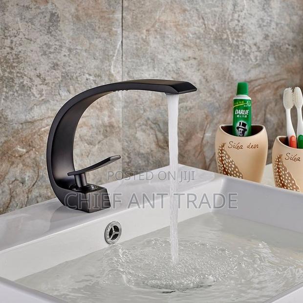 Faucet / Tap Curved. Fk-8045. · Photo 1