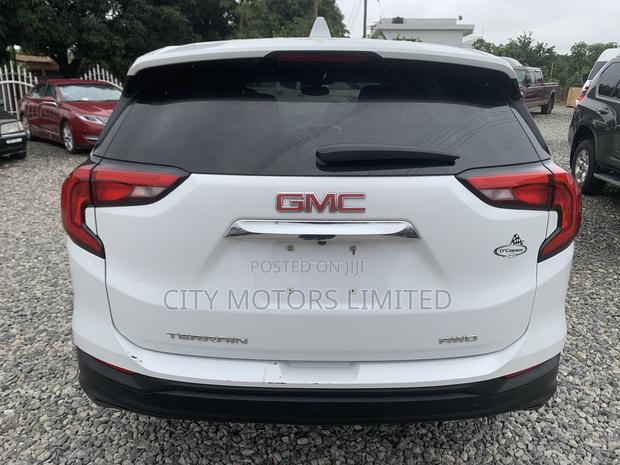GMC Terrain SLE AWD 2019 White · Photo 5