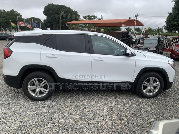 GMC Terrain SLE AWD 2019 White · Photo 7