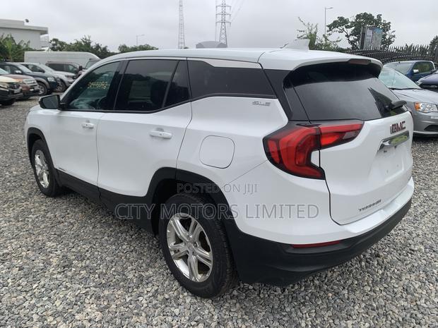 GMC Terrain SLE AWD 2019 White · Photo 4