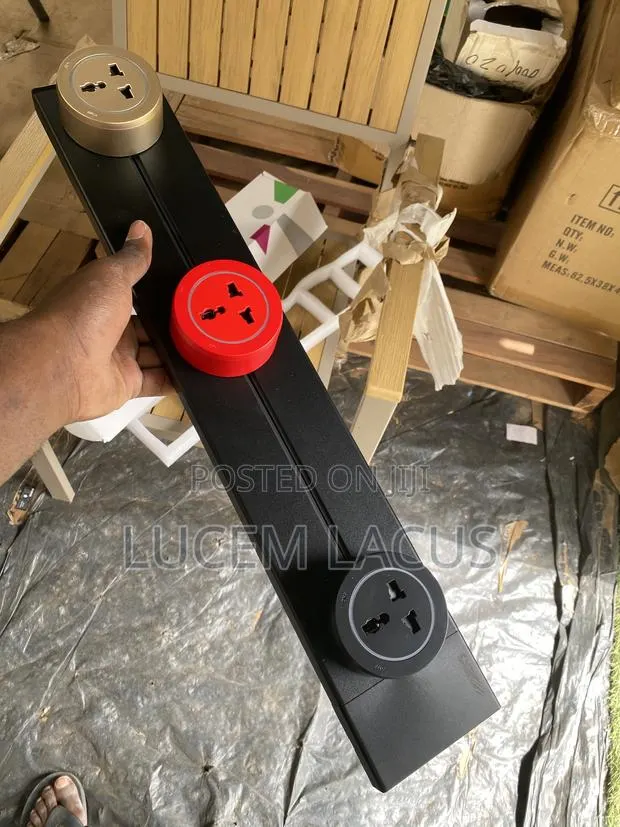 60cm Power Track Multi Socket System · Photo 1
