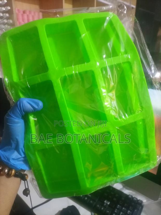 9 Cavity Sillicone Soap Mold · Photo 1