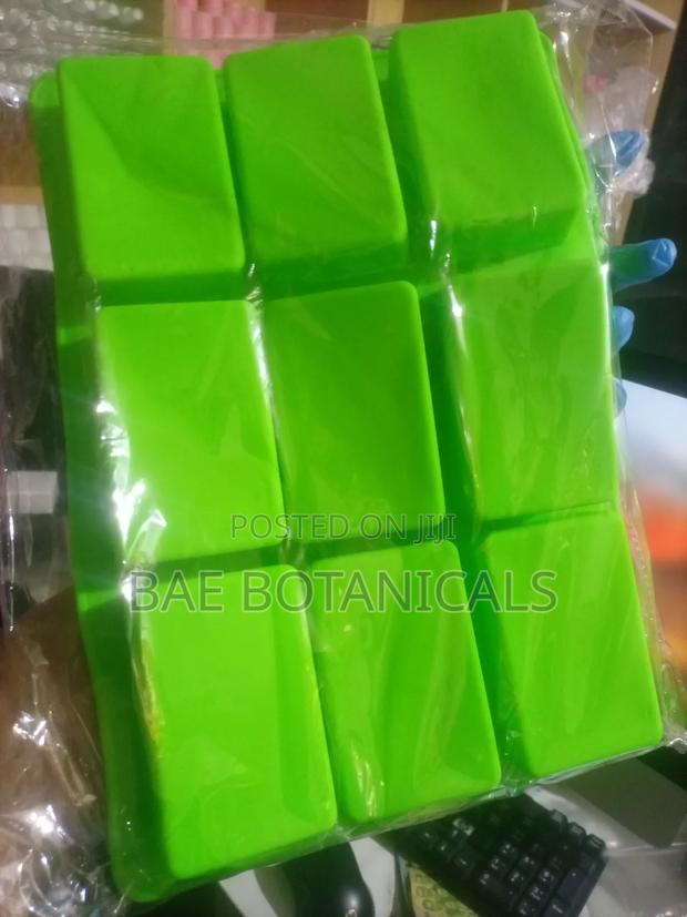9 Cavity Sillicone Soap Mold · Photo 2