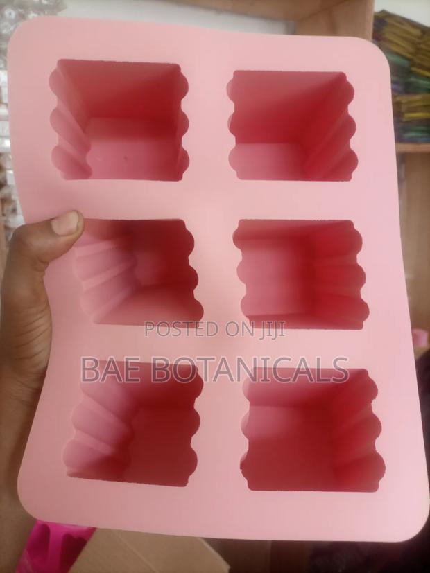 Large Laundry Sillicone Soap Mold (6 Cavities) · Photo 3