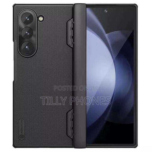 Galaxy Z Fold 6 Frosted Shield Case · Photo 3