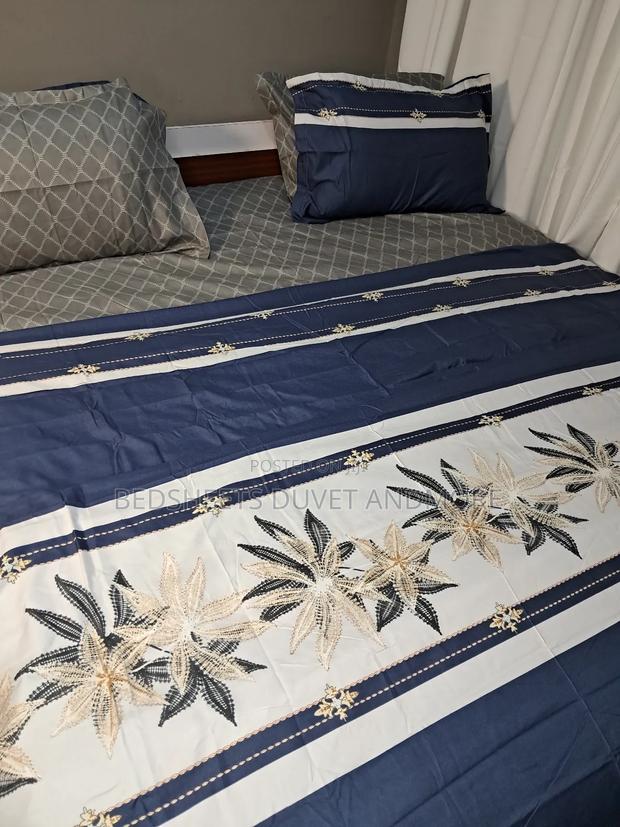 Flowered Bedsheet · Photo 1