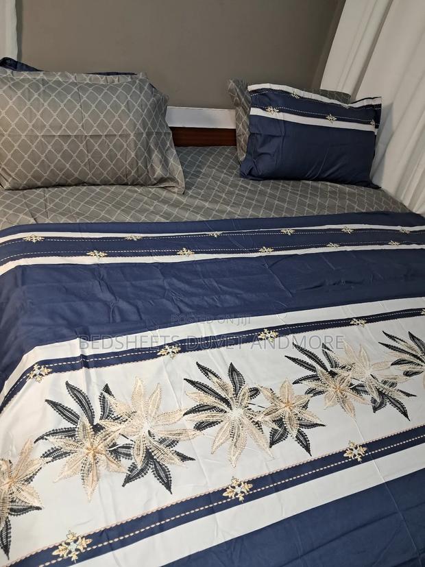 Flowered Bedsheet · Photo 2
