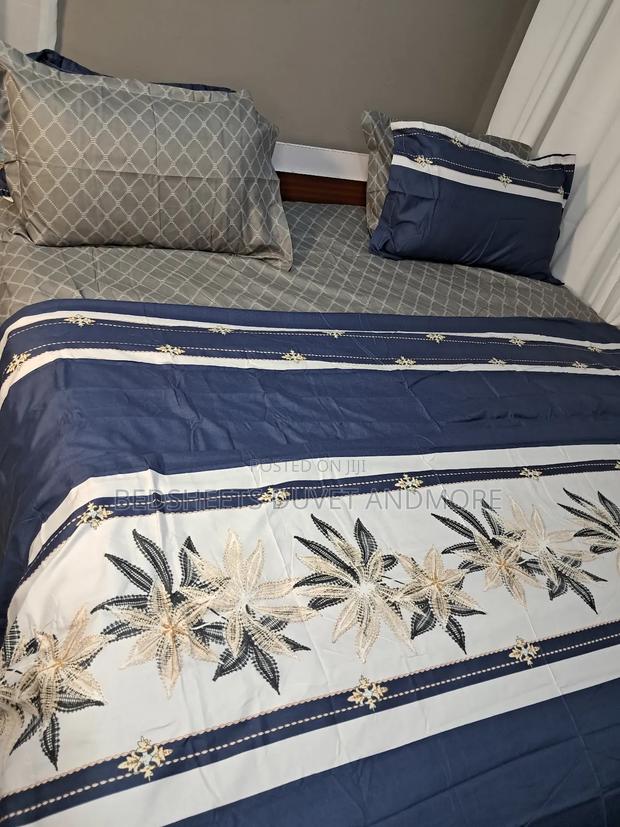 Flowered Bedsheet · Photo 4