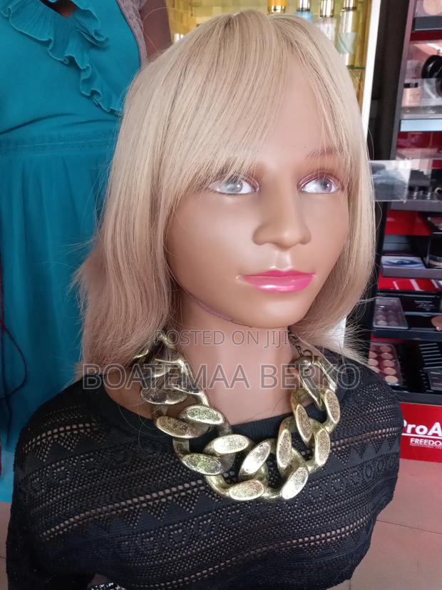 Brown French Cut Wig · Photo 5